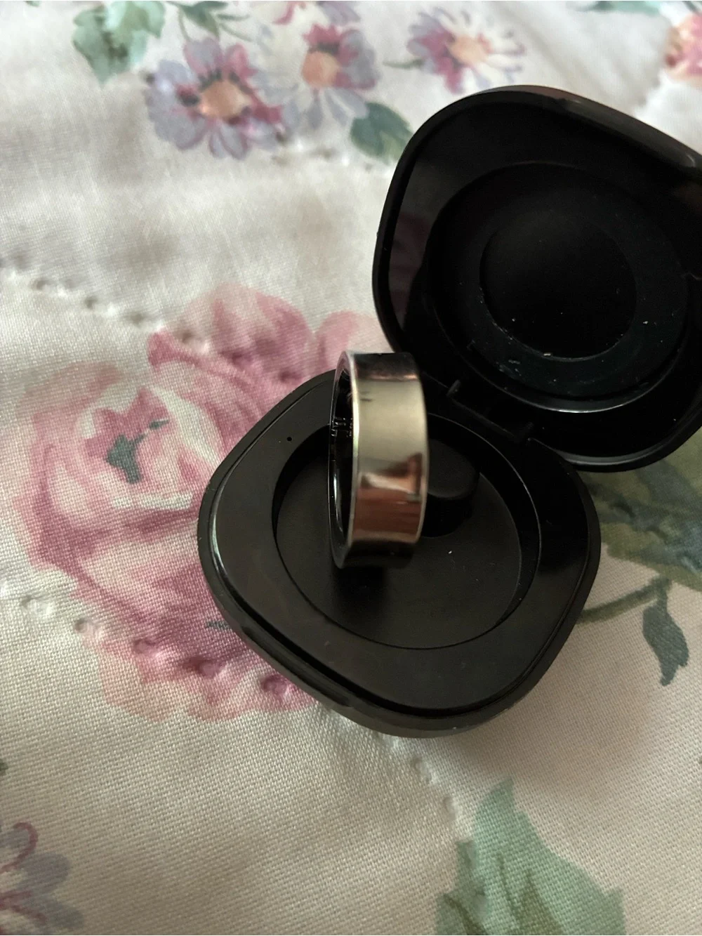 Size 8 Silver Smart Ring with Health & Gesture Tracking